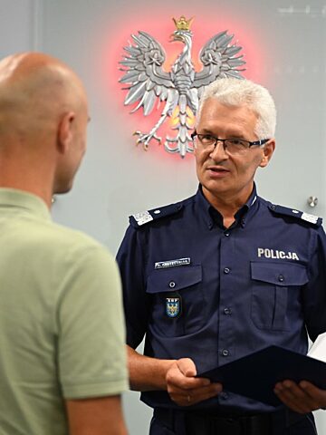 Policja uhonorowała bohaterskich mieszkańców Chorzowa za reakcję po ataku nożownika Policja uhonorowała bohaterskich mieszkańców Chorzowa za reakcję po ataku nożownika