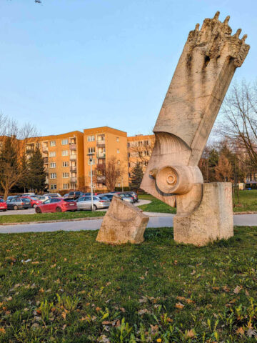 Rzeźba Kosmolot, osiedle M, Tychy Rzeźba Kosmolot, osiedle M, Tychy