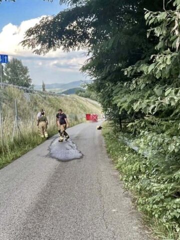 Śmiertelny wypadek w Szarem. Zginął chłopiec na hulajnodze Śmiertelny wypadek w Szarem. Zginął chłopiec na hulajnodze