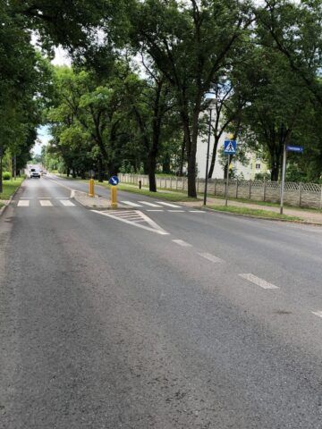 Sosnowiec. Ul. Stanisława Mikołajczyka. Miejsce, w którym Policja zastrzeliła mężczyznę atakującego pojazdy metalową rurą (wcześniej mówiono o maczecie). 31 lipca 2025. Sosnowiec. Ul. Stanisława Mikołajczyka. Miejsce, w którym Policja zastrzeliła mężczyznę atakującego pojazdy metalową rurą (wcześniej mówiono o maczecie). 31 lipca 2025.