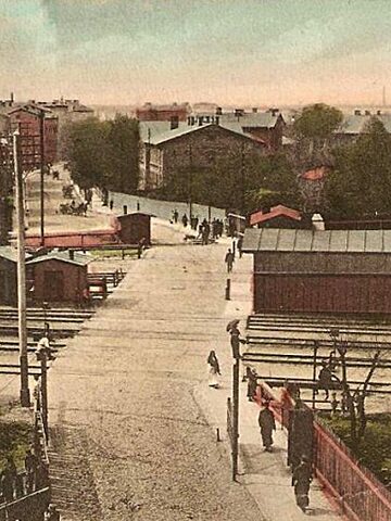 Sosnowiec. Ulica Starososnowiecka. Przejazd torowiska Kolei Warszawsko-Wiedeńskiej. Widok na zachód. Lata 1912 – 1913 Sosnowiec. Ulica Starososnowiecka. Przejazd torowiska Kolei Warszawsko-Wiedeńskiej. Widok na zachód. Lata 1912 – 1913
