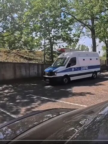 Świecko – przejście graniczne Polska – Niemcy. Przekazanie zatrzymanego Bułgara (Hassan M.), ściganego przez Prokuraturę Okręgową w Sosnowcu. 14 maja 2025. Świecko – przejście graniczne Polska – Niemcy. Przekazanie zatrzymanego Bułgara (Hassan M.), ściganego przez Prokuraturę Okręgową w Sosnowcu. 14 maja 2025.