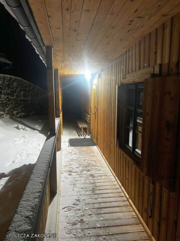 Agresywnych turystów obezwładnili i zatrzymali policjanci z Zakopanego Agresywnych turystów obezwładnili i zatrzymali policjanci z Zakopanego