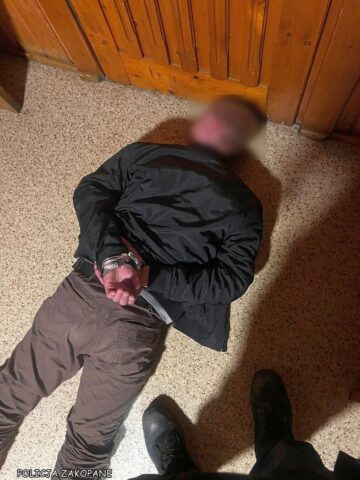 Agresywnych turystów obezwładnili i zatrzymali policjanci z Zakopanego Agresywnych turystów obezwładnili i zatrzymali policjanci z Zakopanego