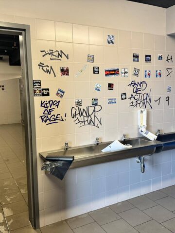 Zdewastowany stadion w Opolu Zdewastowany stadion w Opolu