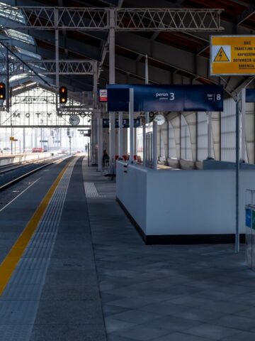 Hala peronowa dworca PKP w Bytomiu Hala peronowa dworca PKP w Bytomiu