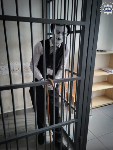 "Nawet cisza może być podejrzana" - Policjanci z Zawiercia zatrzymali mima "Nawet cisza może być podejrzana" - Policjanci z Zawiercia zatrzymali mima