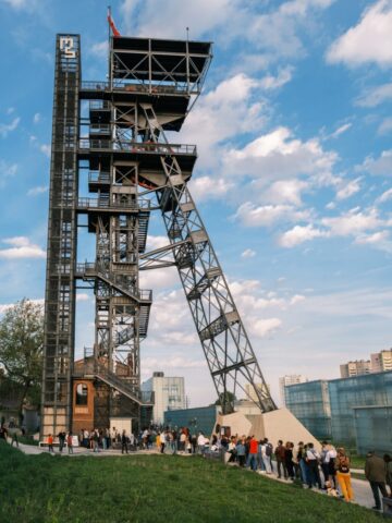 Szyb Warszawa II na terenie Muzeum Śląskiego w Katowicach Szyb Warszawa II na terenie Muzeum Śląskiego w Katowicach