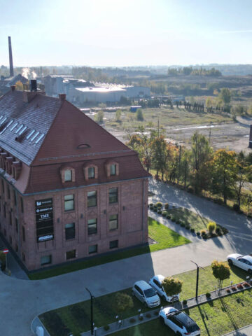 Gmach dawnej dyrekcji zakładów Orzeł Biały po renowacji Gmach dawnej dyrekcji zakładów Orzeł Biały po renowacji