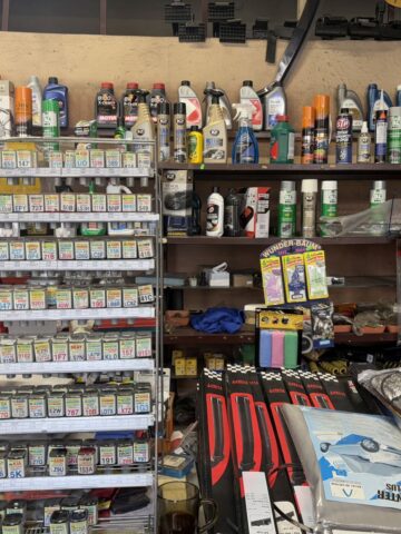 Sklep samochodowy przy ul. Andrzeja 13 w Katowicach Sklep samochodowy przy ul. Andrzeja 13 w Katowicach