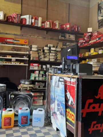 Ryszard Wagner, właściciel sklepu samochodowego przy ul. Andrzeja 13 w Katowicach Ryszard Wagner, właściciel sklepu samochodowego przy ul. Andrzeja 13 w Katowicach