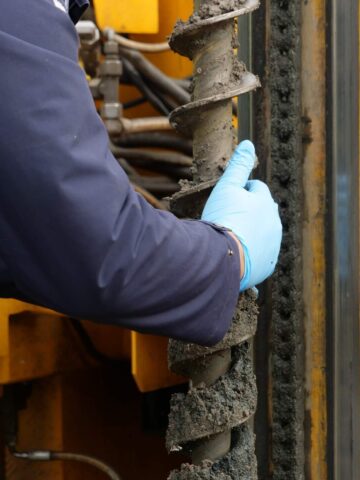 Prace badawcze na terenie Zakładów Chemicznych w Tarnowskich Górach Prace badawcze na terenie Zakładów Chemicznych w Tarnowskich Górach