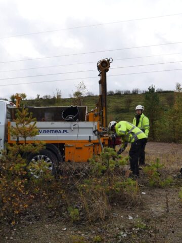 Prace badawcze na terenie Zakładów Chemicznych w Tarnowskich Górach Prace badawcze na terenie Zakładów Chemicznych w Tarnowskich Górach