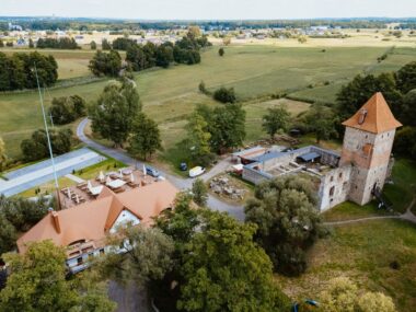 Chudów welcome to. Renesansowy zamek i chaty grillowe Zamek Chudów