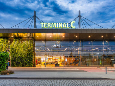 Katowice Airport rozbudowuje terminal przylotów. W Katowice Airport rozpoczęła się rozbudowa terminalu pasażerskiego