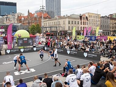Finały turniejów w koszykówce 3x3 na Rynku w Katowicach 3x3 rynek prof