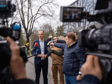 Oficjalna konferencja nt. pomocy dotkniętym wybuchem gazu Konferencja prasowa w UM Tychy 2 kwietnia 2024