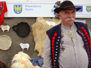 Weekend pełen atrakcji w Parku Śląskim Weekend pełen atrakcji w Parku Śląskim. Targi Turystyczne, Kiermasz Kwiatowy i Zlot Dmuchańców