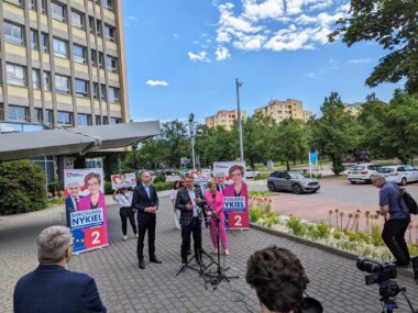 Znane twarze KO na finiszu eurokampanii w Tychach Konferencja KO pod Urzędem Miasta Tychy, 7 czerwca 2024