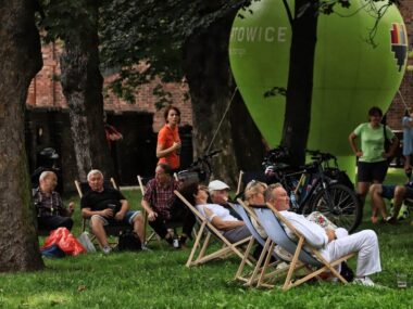 Utrudnienia dla kierowców na Jarmarku u Babci Anny Jarmark nikiszowiec prof