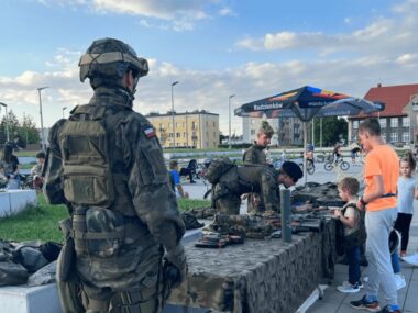 Militarny piknik w Radzionkowie. W programie wystawa sprzętu Radzionkow piknik