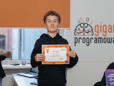 Cyber przygoda w świecie AI? Rozpoczyna się kolejna edycja akcji „Koduj z Gigantami”! Cyber przygoda w świecie AI? Rozpoczyna się kolejna edycja akcji „Koduj z Gigantami”!