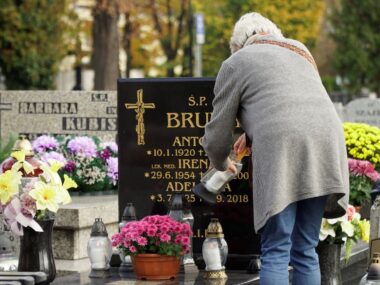Wszystkich Świętych. Zmiany w organizacji ruchu w Katowicach Wszystkich Świętych. Katowice