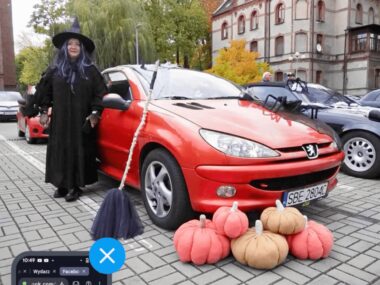 Zlot "przebranych" kabrioletów pod Browarem Obywatelskim Halloweenowy zlot kabrioletów w Tychach