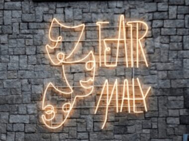 Podwójne „Wyjście awaryjne” w piątek w Teatrze Małym - komedia Teatr Mały Tychy - neon