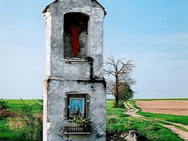 Co pamięta ta kapliczka na śląskim rozstaju dróg? Kapliczka