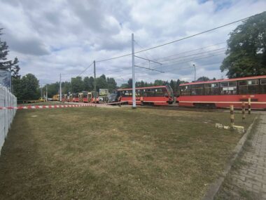 Zderzenie samochodu z tramwajem w Bytomiu Zderzenie samochodu dostawczego z tramwajem