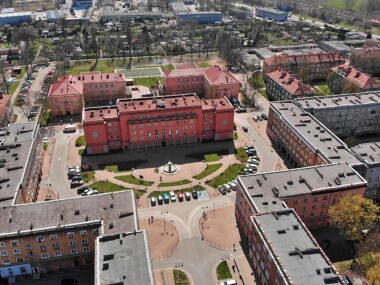 Tyska podróż w czasie do lat 50. XX w. Spacer po osiedlu A Tyska podróż w czasie do lat 50. XX w. Spacer po osiedlu A