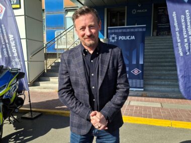 Głos Adama Małysza informuje o śmiertelnym wypadku Konferencja dot. bezpieczeństwa i Czarnego Alertu Drogowego