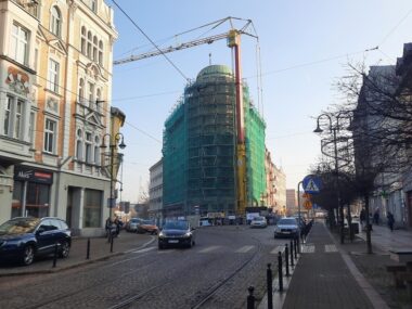 Chluba Zabrza w płaszczu z rusztowań. Remont AdmiralsPalast AdmiralsPalast Zabrze, remont