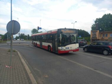 Dąbrowa Górnicza: ul. Legionów Polskich przejezdna, ale... Autobusy znów wjeżdżają na ulicę Legionów Polskich