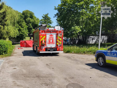 Będzin: tragedia na parkingu. Nie żyje 76-letnia kobieta Będzin: na osiedlowym parkingu doszło do tragedii