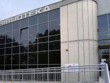 Dwie ważne dla mnie biblioteki, po obu stronach Brynicy Biblioteka Bedzin