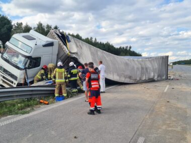 Koszmarny wypadek na A1. Naczepa ciężarówki zmiażdżyła auto Brodowe A1 wypadek tir samochód osobowy 24 07 2025