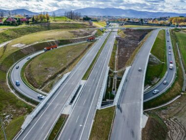 Nowy odcinek S1 w Beskidy już w tym roku! Zdjęcia z drona Budowa nowego odcinka trasy S1 Dankowice – Bielsko–Biała Hałcnów jest na ukończeniu