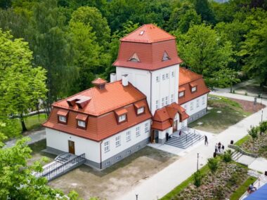 Pierwszy ślub w zabytkowym budynku "Łazienki II" Budynek Lazienki II Jastrzebie Zdroj 1