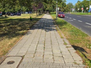 Zaczęła się przebudowa chodników wzdłuż Chorzowskiej Chodnik Chorzowska Katowice