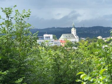Transformacja osiedla z PRL w miejsce przyjazne mieszkańcom Cieszyn. Osiedle Podgórze. Widok z okna. 2 sierpnia 2025.