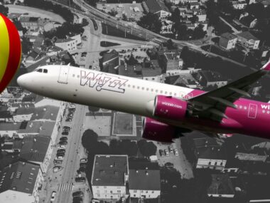 Czeladź. Kolizja w powietrzu. Samolot »WizzAir« i niezidentyfikowany obiekt latający, może balon (ilustracja poglądowa). 10 stycznia 2026