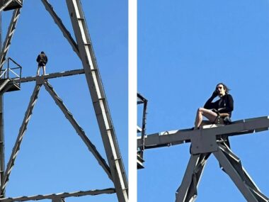 Mężczyzna wspiął się na konstrukcję wieży szybowej Mężczyzna wspiął się na wieżę przy SCC Katowice