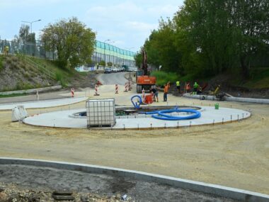 Dąbrowa Górnicza: nowe rondo zostanie wkrótce otwarte Dąbrowa Górnicza: nowe rondo na skrzyżowaniu ulic Staszica, Wojska Polskiego i Starocmentarnej.