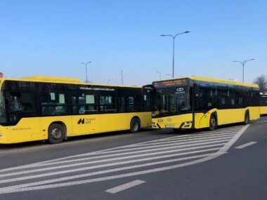 Korekty tras i rozkładów jazdy autobusów od ferii zimowych Dąbrowa Górnicza. Autobusy ZTM GZM przy dworcu kolejowym i obwodnicy śródmieścia. 3 lutego 2026.
