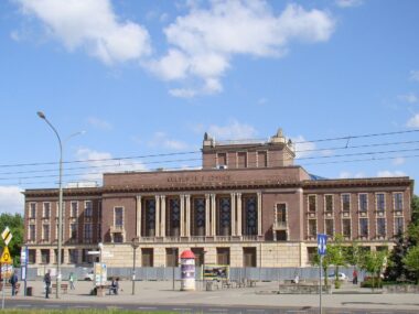 Dąbrowa Górnicza. Plac Wolności i Pałac Kultury Zagłębia w czasie remontu Dąbrowa Górnicza. Plac Wolności i Pałac Kultury Zagłębia w czasie remontu