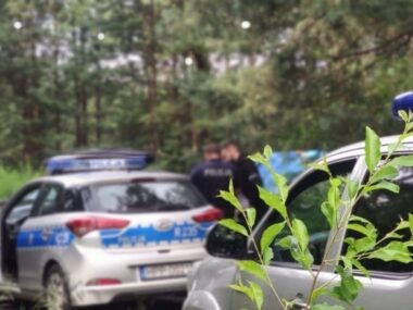 Strzał w usta przyczyną zgonu biznesmena z Czeladzi Radiowozy nad zbiornikiem Kuźnica Warężyńska (Pogoria IV).