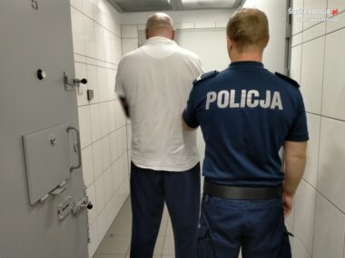 Miał narkotyki o czarnorynkowej wartości 2,5 mln złotych Dąbrowscy policjanci zatrzymali 40-latka i przejęli znaczne ilości narkotyków
