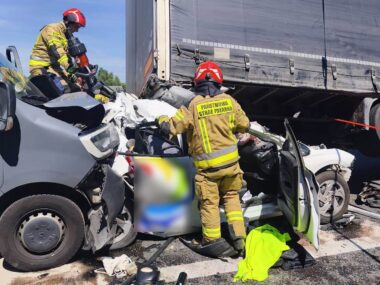 Dobieszowice. Wypadek na autostradzie A1. Dostawczak wepchnął osobówkę pod cieżarówkę. 24 czerwca 2026 Dobieszowice. Wypadek na autostradzie A1. Dostawczak wepchnął osobówkę pod cieżarówkę. 24 czerwca 2026